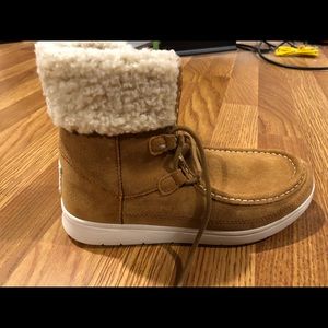 Ellen DeGeneres never worn winter boots!